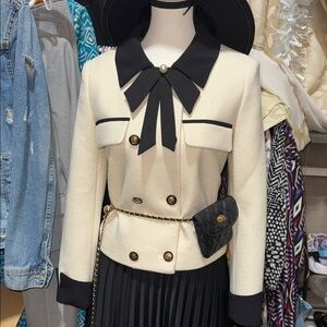 Elegant Black and cream white Blazer